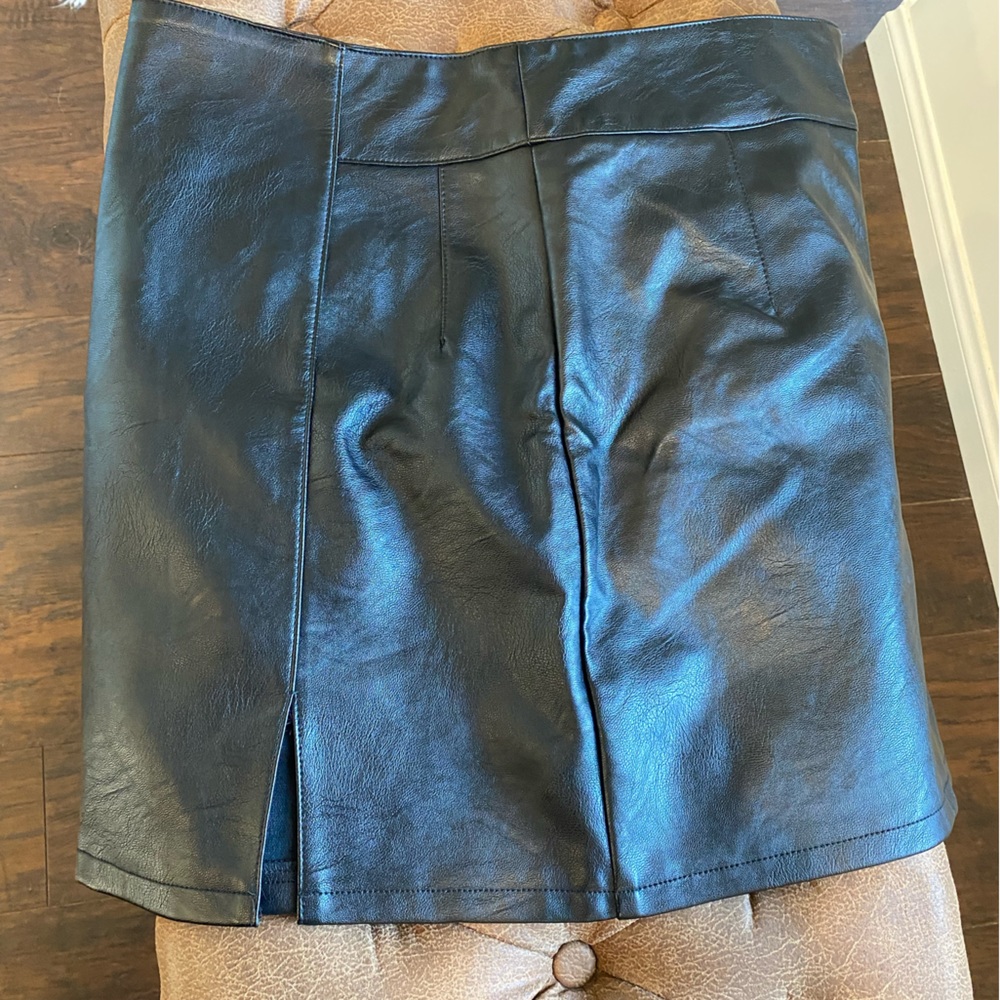 Women’s black leather mini skirt with slit size 10